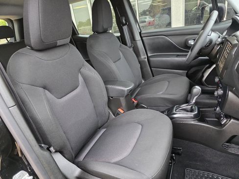 Used 2023 Jeep Renegade Latitude image 19