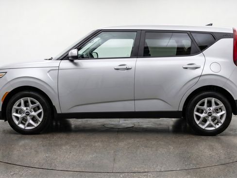Used 2025 Kia Soul LX w/ LX Technology Package FWD image 5
