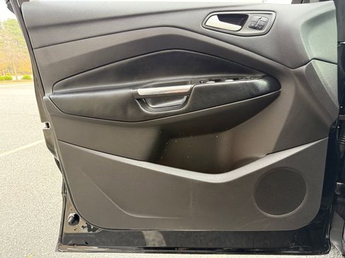 Used 2018 Ford Escape Titanium image 40