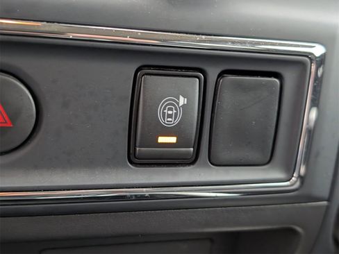 Certified 2024 Nissan Titan SV w/ SV Convenience Package image 18