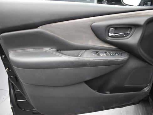 Used 2018 Nissan Murano S image 9