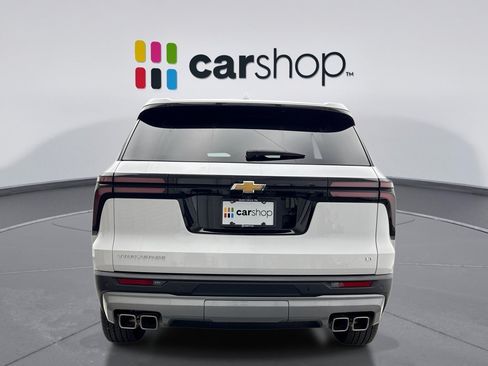 Used 2024 Chevrolet Traverse LT w/ LPO, Floor Liner Package FWD image 4