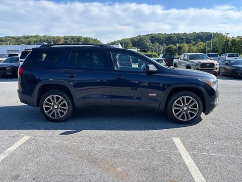 Used 2017 GMC Acadia SLT AWD/4WD image 4