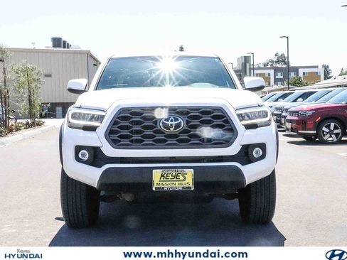 Used 2022 Toyota Tacoma TRD Off-Road w/ Technology Package AWD/4WD image 6