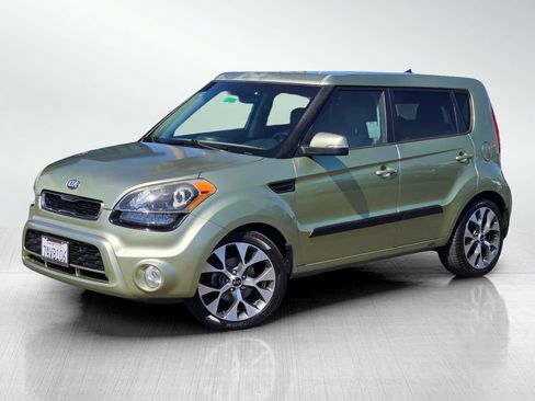 Used 2013 Kia Soul ! FWD image 6