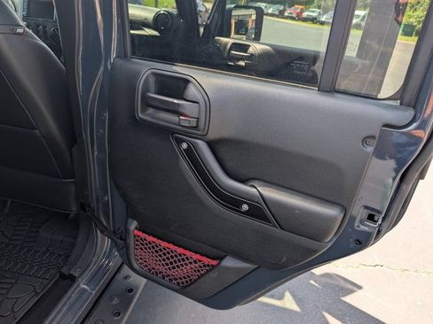 Used 2017 Jeep Wrangler Unlimited Rubicon AWD/4WD image 25