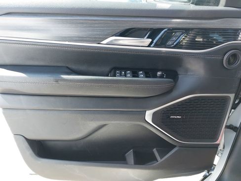 Used 2023 Jeep Wagoneer L Series II image 29