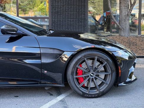 Used 2019 Aston Martin V8 Vantage Coupe RWD image 22