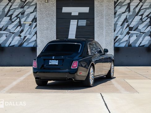 Used 2023 Rolls-Royce Phantom Extended Wheelbase RWD image 15