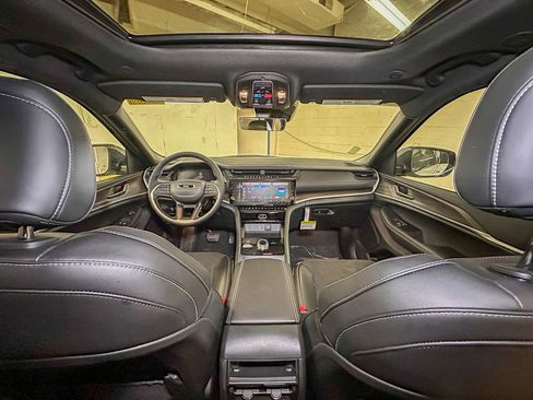 New 2026 Jeep Grand Cherokee Altitude AWD/4WD image 22