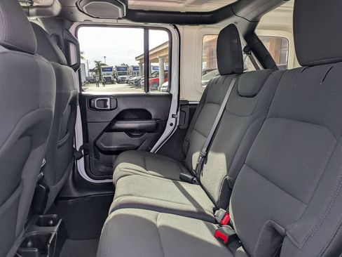 Used 2023 Jeep Wrangler Unlimited Sahara w/ Cold Weather Group AWD/4WD image 32