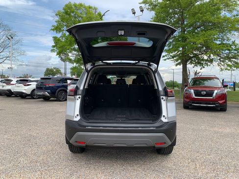 Used 2023 Nissan Rogue SV image 7