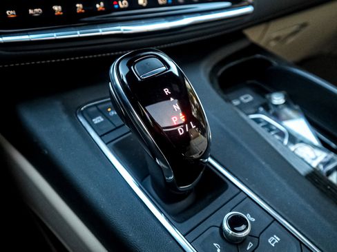 Used 2024 Cadillac Escalade Premium Luxury image 26