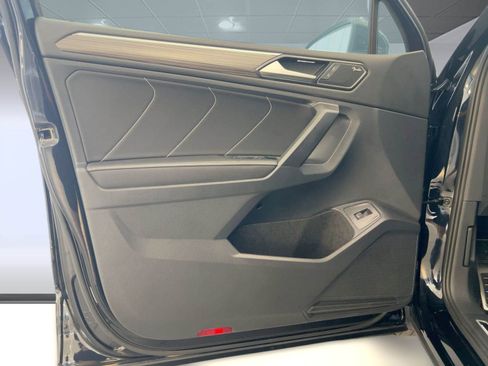 Certified 2023 Volkswagen Tiguan SEL R-Line image 22
