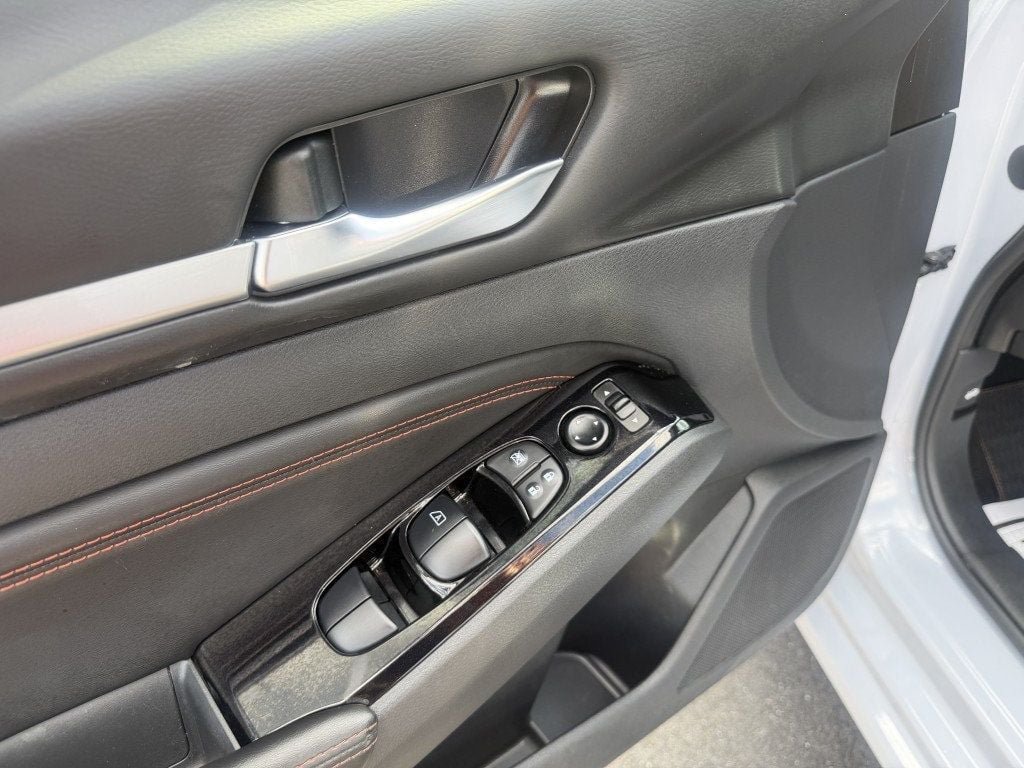 Used 2023 Nissan Altima 2.5 SR AWD/4WD image 10