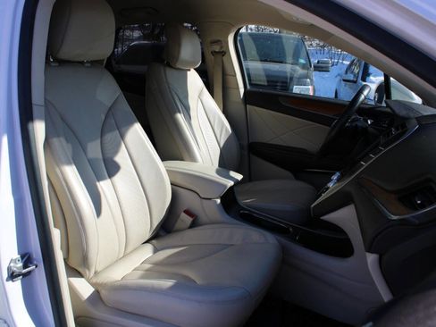 Used 2018 Lincoln MKC Select w/ Select Plus Package image 31