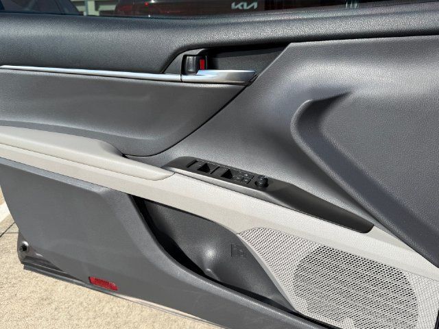 Used 2022 Toyota Camry SE FWD image 21