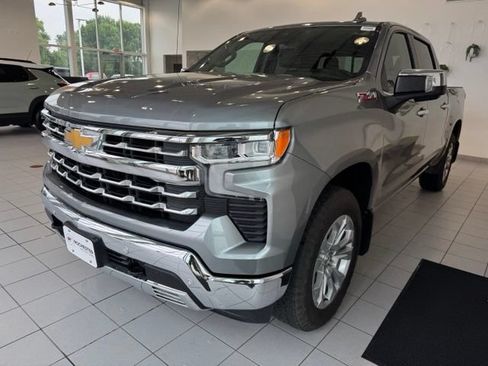 Used 2025 Chevrolet Silverado 1500 LTZ AWD/4WD image 35
