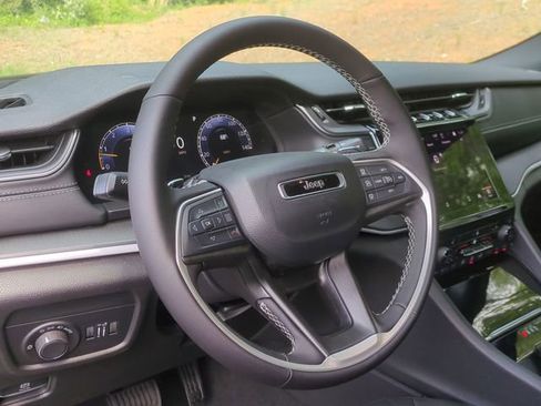 New 2026 Jeep Grand Cherokee L Laredo AWD/4WD image 31