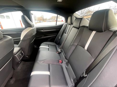 Used 2026 Toyota Camry SE image 31