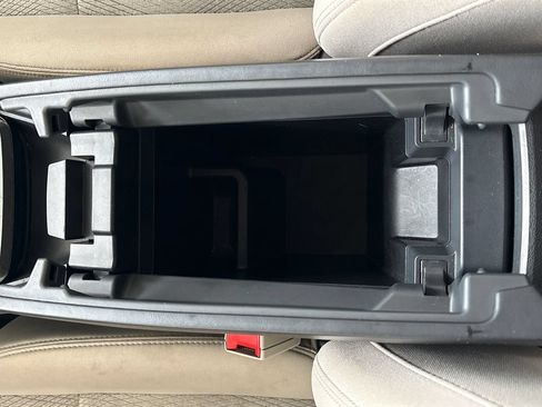 Used 2025 Nissan Rogue SV FWD image 27