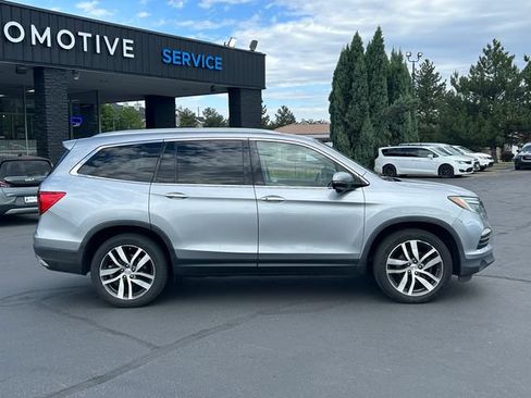 Used 2018 Honda Pilot Touring image 2