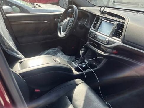 Used 2014 Toyota Highlander Limited w/ Driver Technology Package AWD/4WD image 5