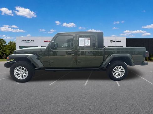 Used 2023 Jeep Gladiator Sport AWD/4WD image 6