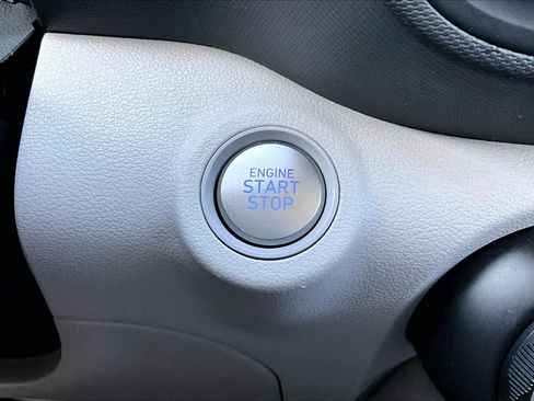 Certified 2025 Hyundai Venue SEL FWD image 35