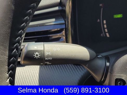 Used 2025 Toyota Camry SE FWD image 16