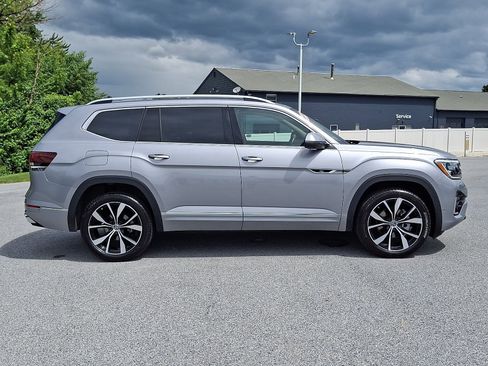 Used 2024 Volkswagen Atlas SEL Premium R-Line AWD/4WD image 8