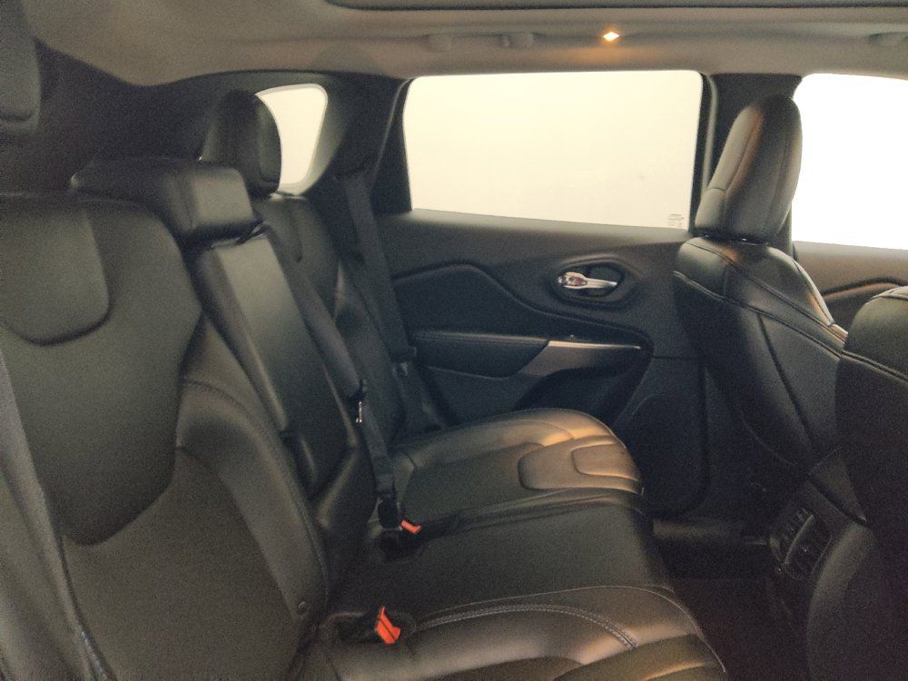 Used 2019 Jeep Cherokee Latitude Plus FWD image 19