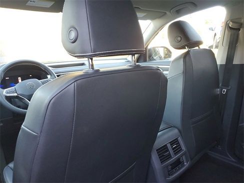 Certified 2023 Volkswagen Atlas SE image 12