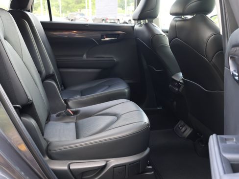 Certified 2024 Toyota Highlander Limited AWD/4WD image 22
