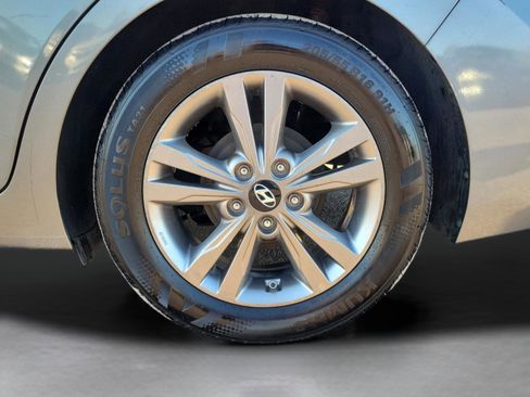 Used 2017 Hyundai Elantra SE image 31