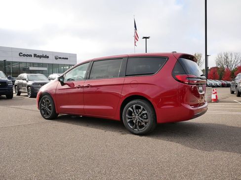 New 2026 Chrysler Pacifica Select AWD/4WD image 45