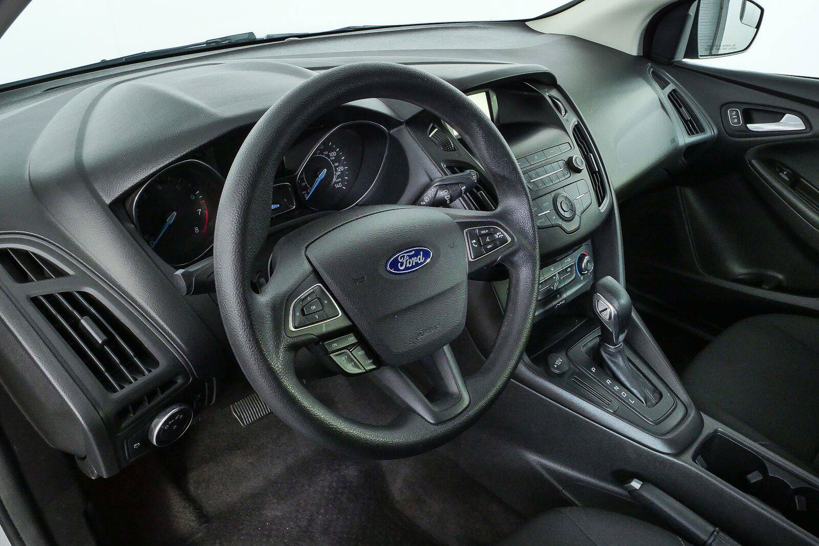 Used 2018 Ford Focus SE FWD image 8