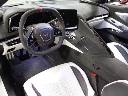 Used 2023 Chevrolet Corvette Stingray Premium Cpe w/ Z51 Performance Package image 33