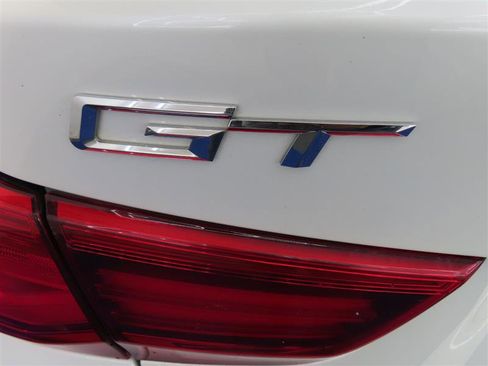 Used 2017 BMW 340i Gran Turismo xDrive image 13