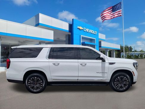 Used 2025 GMC Yukon XL Elevation image 3