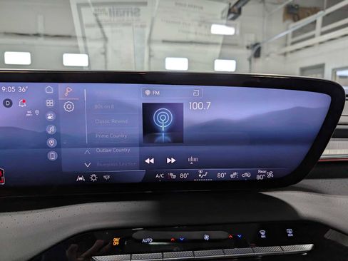 Certified 2025 Buick Enclave Avenir w/ Super Cruise Package image 27