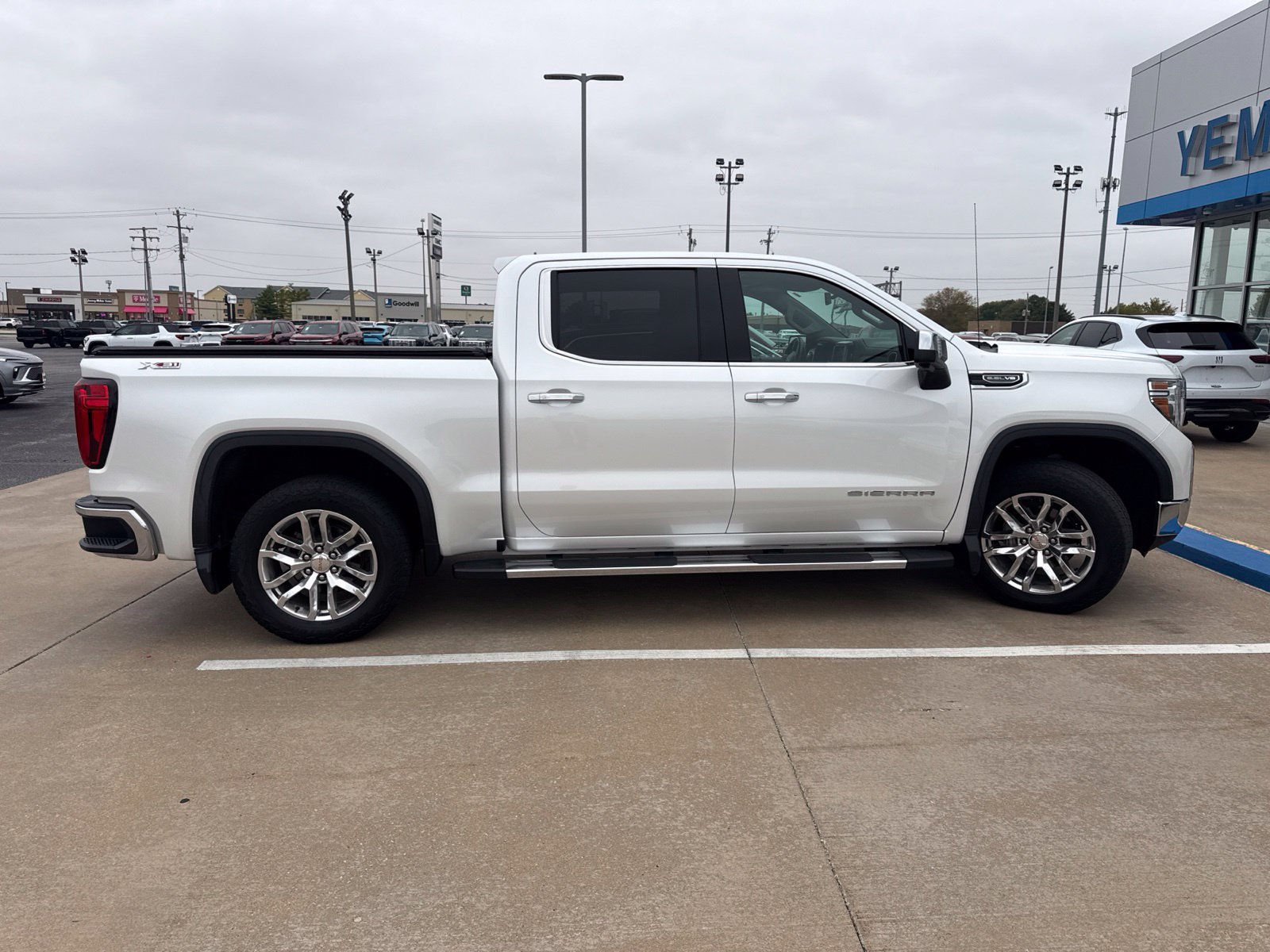 Used 2020 GMC Sierra 1500 SLT w/ SLT Premium Package AWD/4WD image 5