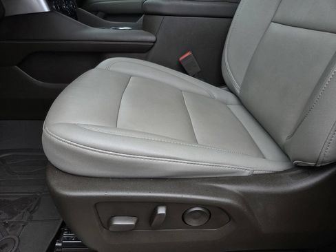 Used 2024 Chevrolet Suburban Z71 w/ Luxury Package AWD/4WD image 19