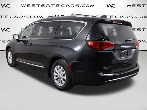 Used 2018 Chrysler Pacifica Touring-L FWD image 45