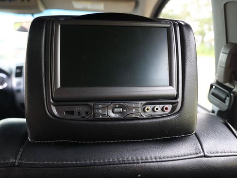 Used 2014 Nissan Armada Platinum RWD image 25