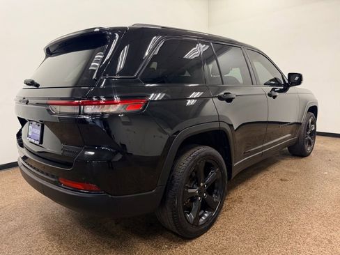 Used 2023 Jeep Grand Cherokee Limited w/ Black Appearance Package AWD/4WD image 7