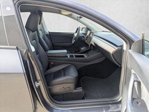 Used 2022 Tesla Model Y Long Range image 23