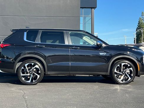 New 2025 Mitsubishi Outlander SE image 4