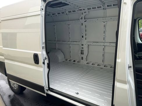 New 2026 RAM ProMaster 2500 w/ Quick Order Package 22G SLT image 7