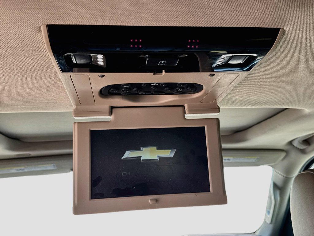 Used 2018 Chevrolet Suburban LT RWD image 28